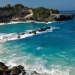 Laut berwarna biru di Blue Lagoon Beach Bali